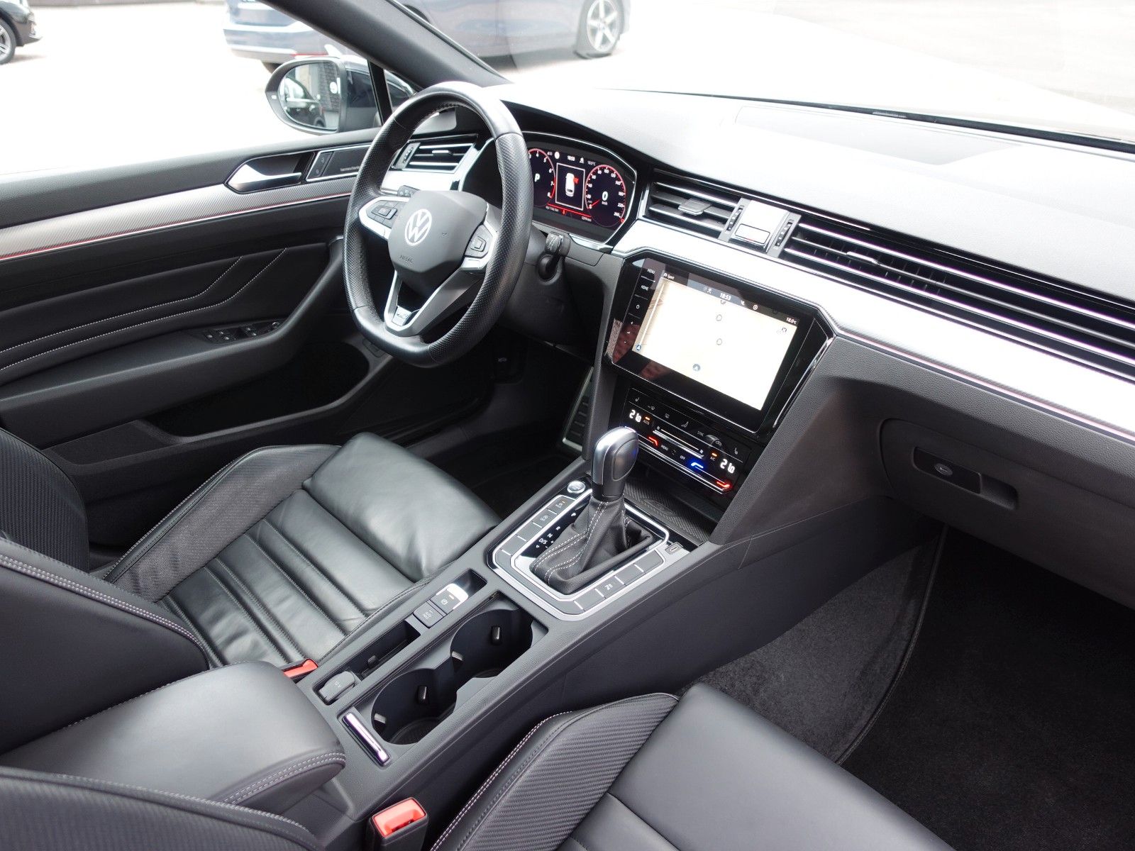 Fahrzeugabbildung Volkswagen Passat Variant 1.5 TSI OPF DSG R Line Pano/HarmK