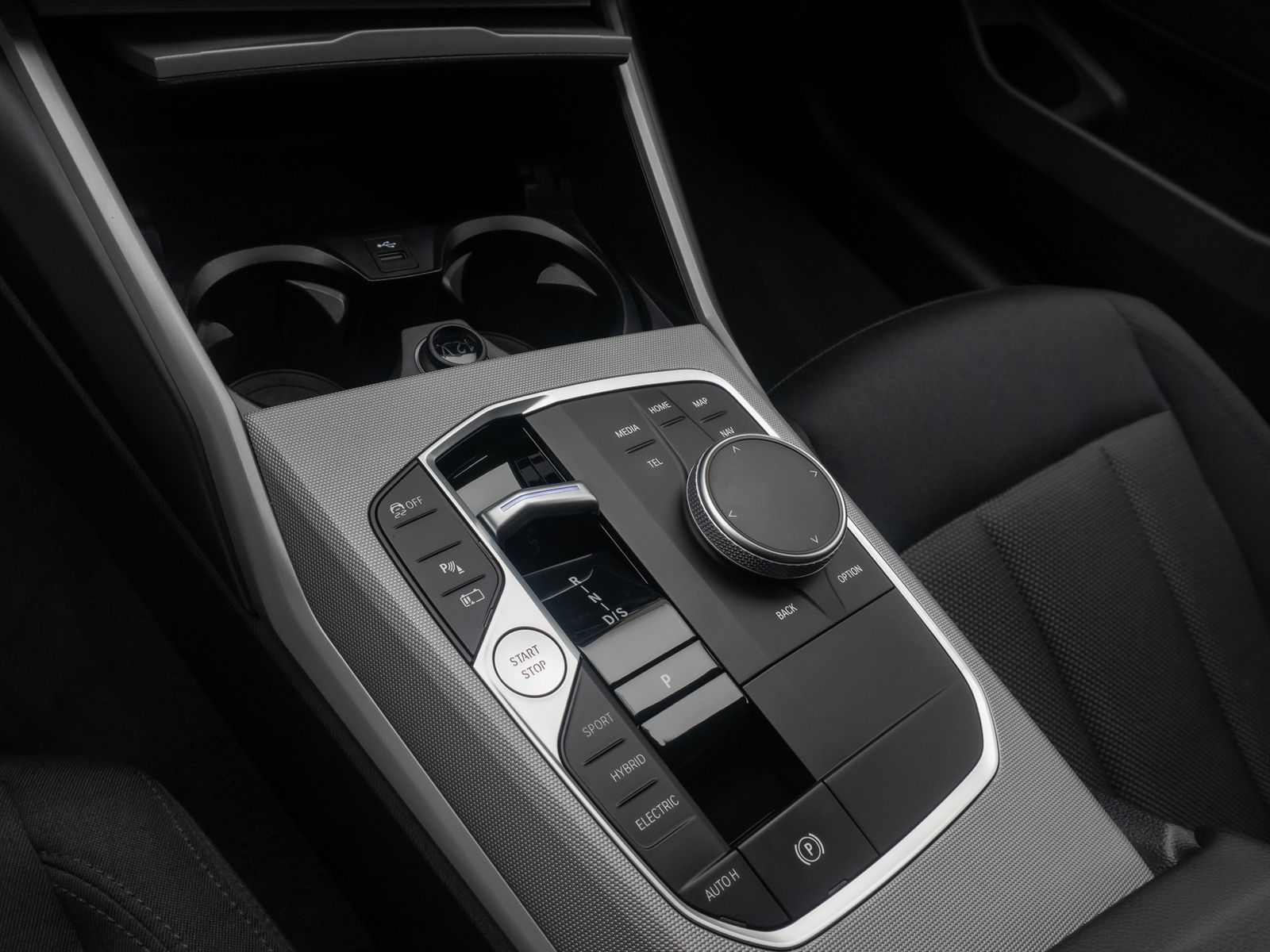 Fahrzeugabbildung BMW 320e AHK Widscreen PDC GeschwndigReg DAB HiFi