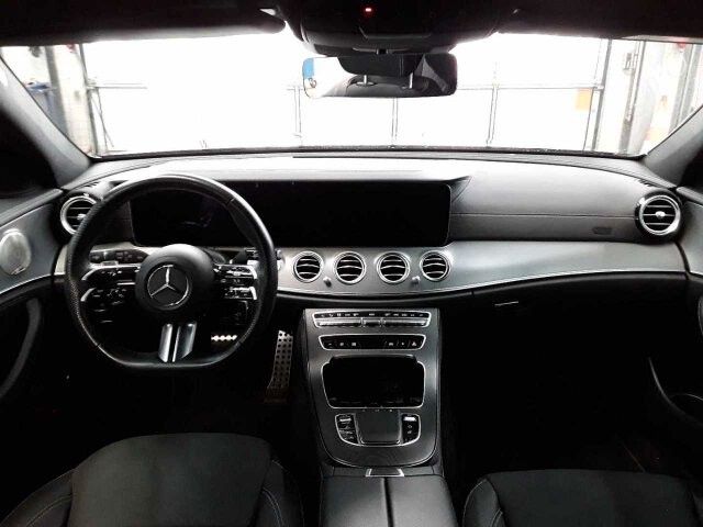 Fahrzeugabbildung Mercedes-Benz E 400d 4M AMG+Burm+Pano+AHK+Distr+Memory+Night