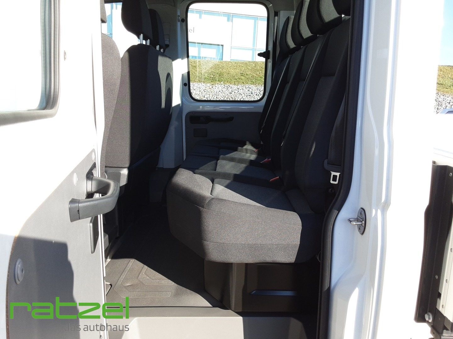 Fahrzeugabbildung Volkswagen Crafter Pritsche DOKA ML 2.0 TDI AHK Navi Klimaa