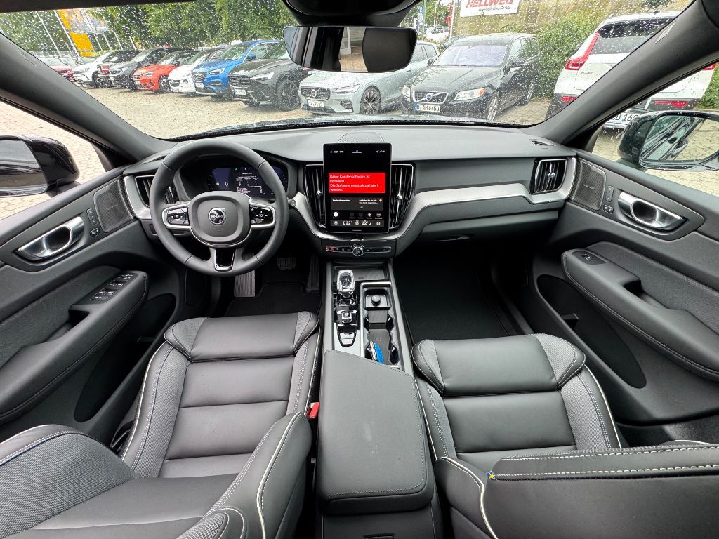 Fahrzeugabbildung Volvo XC60 B5 B AWD Plus Black Edition+Pano+LichtPak
