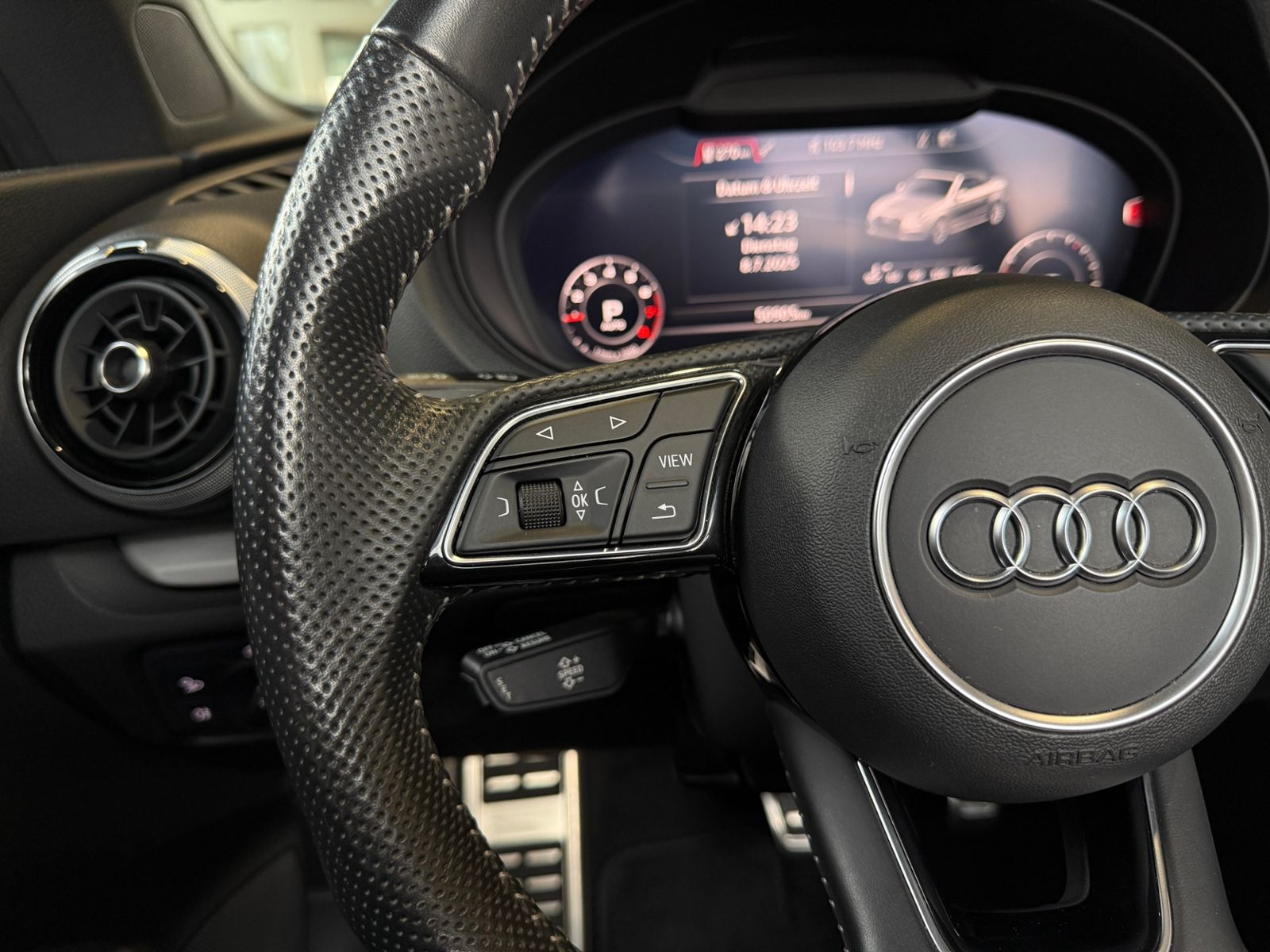 Fahrzeugabbildung Audi A3 Cabriolet 35 TFSI S-Line Competition LED  NAV