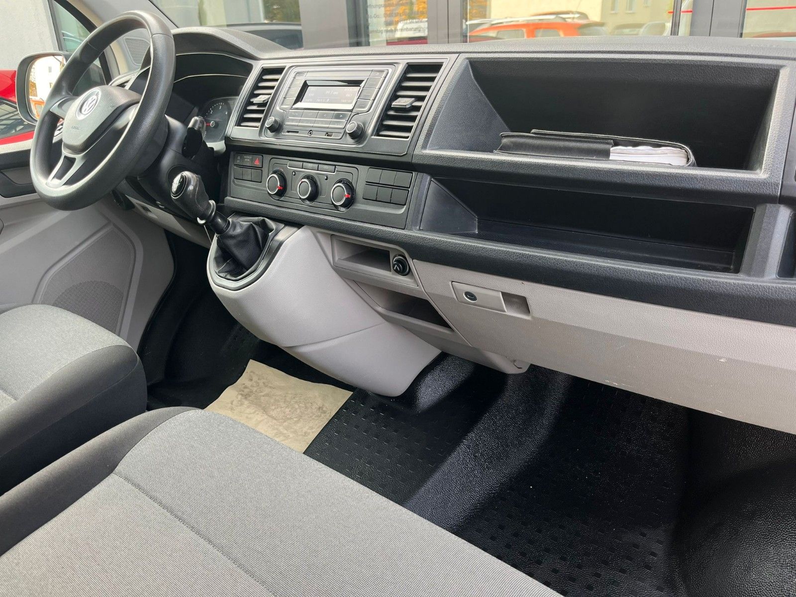 Fahrzeugabbildung Volkswagen T6 Transporter Kasten-Kombi EcoProfi 1.Hand