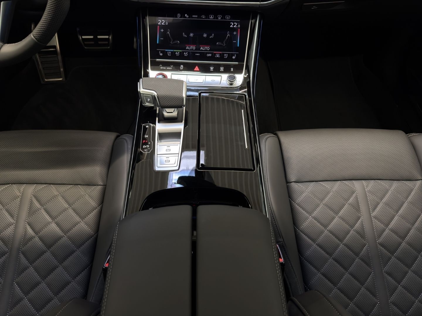 Audi S8 - Bild 13