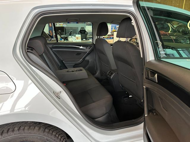 Volkswagen Golf VII Lim. *ACC*NAV*KLIMA*PDC*KAM*SZHZ*