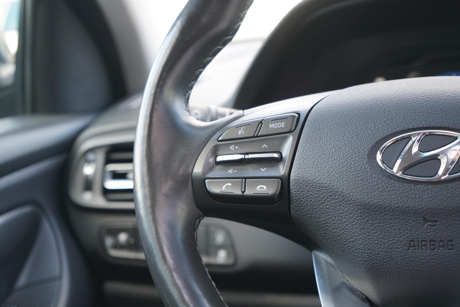 Hyundai i30 1.5 LED Navi Panorama Kamera Tempomat DAB