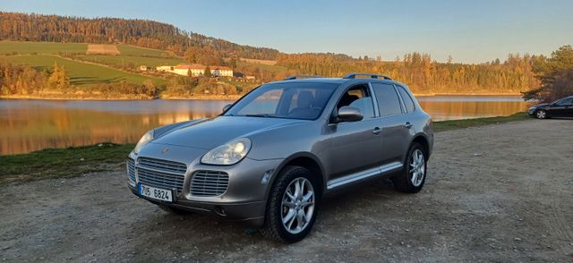 Porsche Cayenne - -