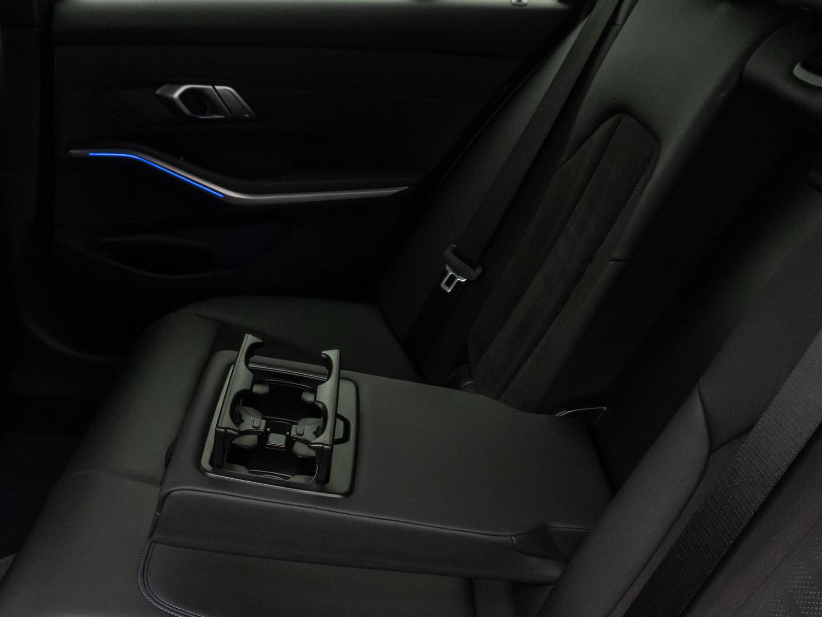 Fahrzeugabbildung BMW 330d M Sport HiFi DAB Stop&Go Fernlichtassist