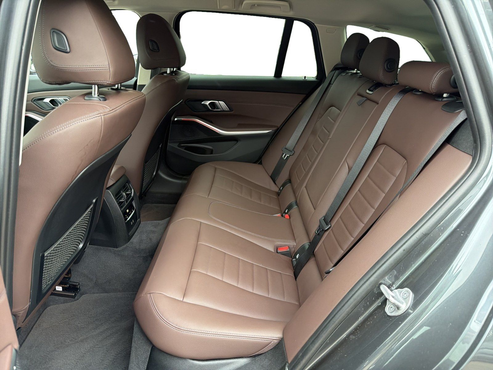 BMW 318i Touring AHK 360° RFK LORDOSE LED SHZ DAB BT foto 20