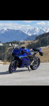 Yamaha YZF R125  QUICKSHIFTER!