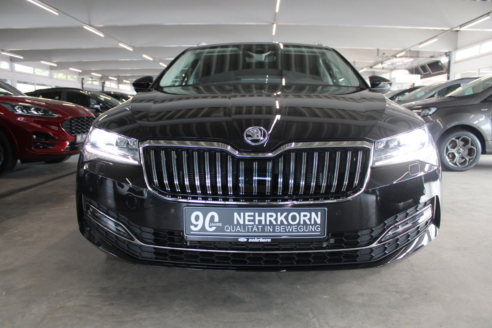 Fahrzeugabbildung SKODA Superb 2.0 TDI DSG STYLE COMBI LED AHK ACC uvm.