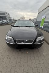 Volvo V70 T5 - Volvo V70 mit Benzin-Antrieb: Kombi, 5t