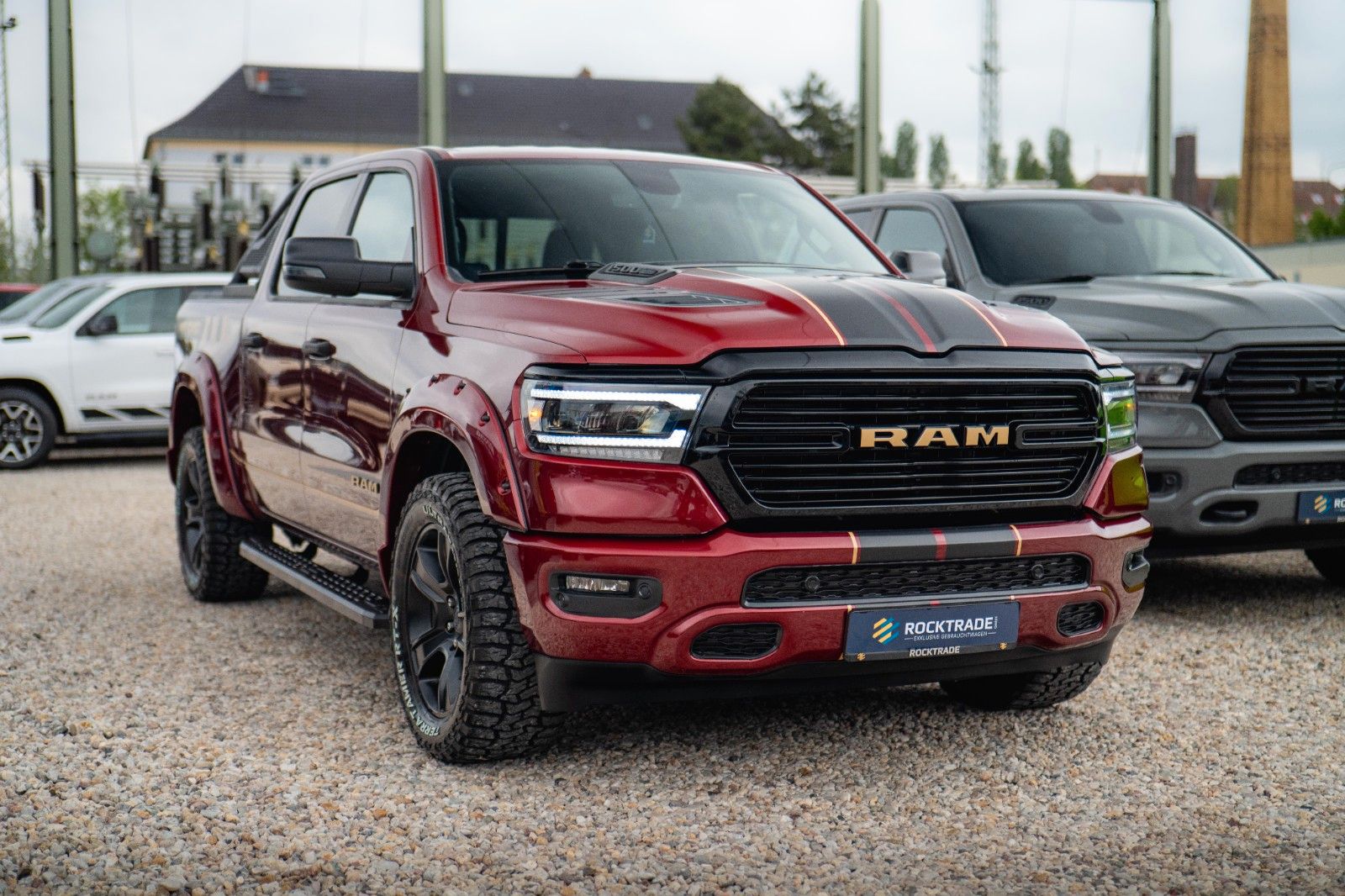 Fahrzeugabbildung Dodge RAM 5.7 V8 HEMI 4x4 OFFROAD Night-Paket *LED*19%