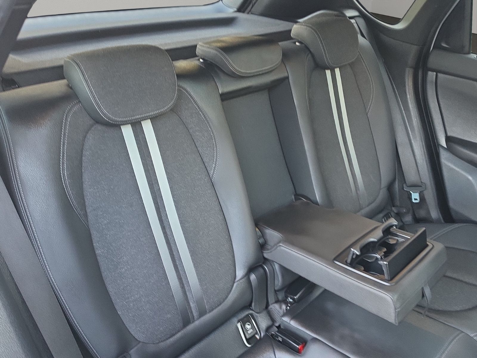 Fahrzeugabbildung BMW 2 Active Tourer 218 d Sport Line Sport-Automatik