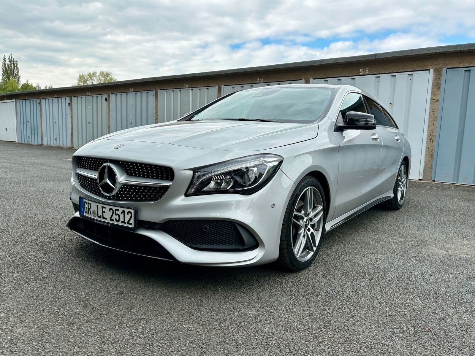 MERCEDES-BENZ CLA 200 Shooting Brake AMG Line | Pano | 7G-DCT