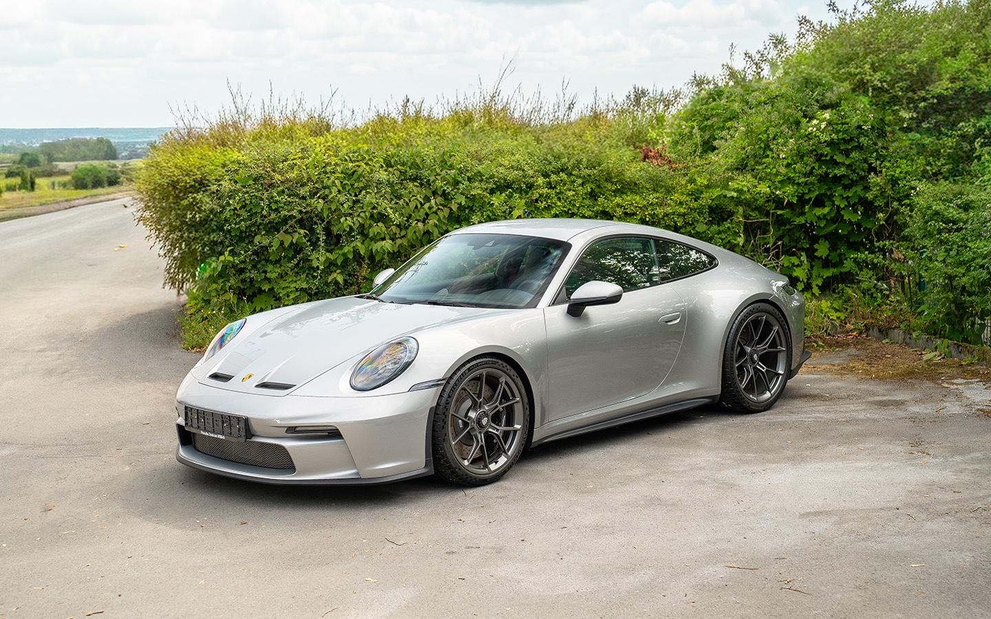 Porsche 992.1 GT3 Touring 88km/Neuwagenzustand