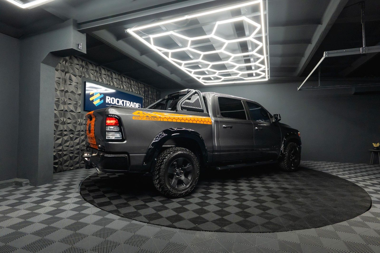 Fahrzeugabbildung Dodge RAM 5.7 V8 HEMI 4x4 OFFROAD Night Limited 19%