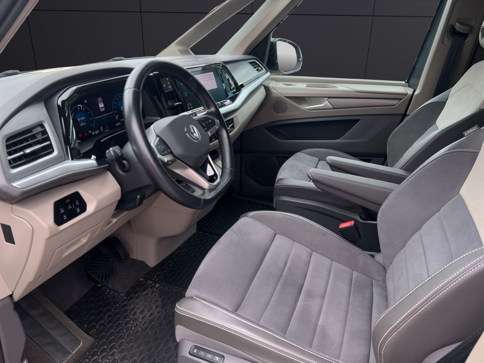 Fahrzeugabbildung Volkswagen T7 Multivan eHybrid Life Standhzg. LED AHK Navi