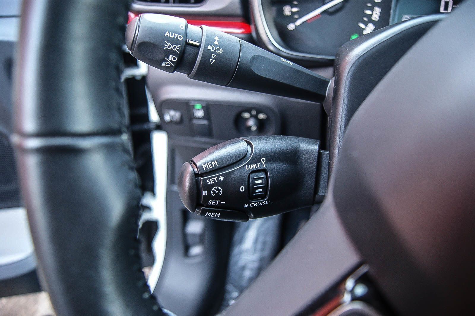 Fahrzeugabbildung Citroën C3 Shine 1.2 VTi PANORAMA KAMERA DASHCAM KEYLESS