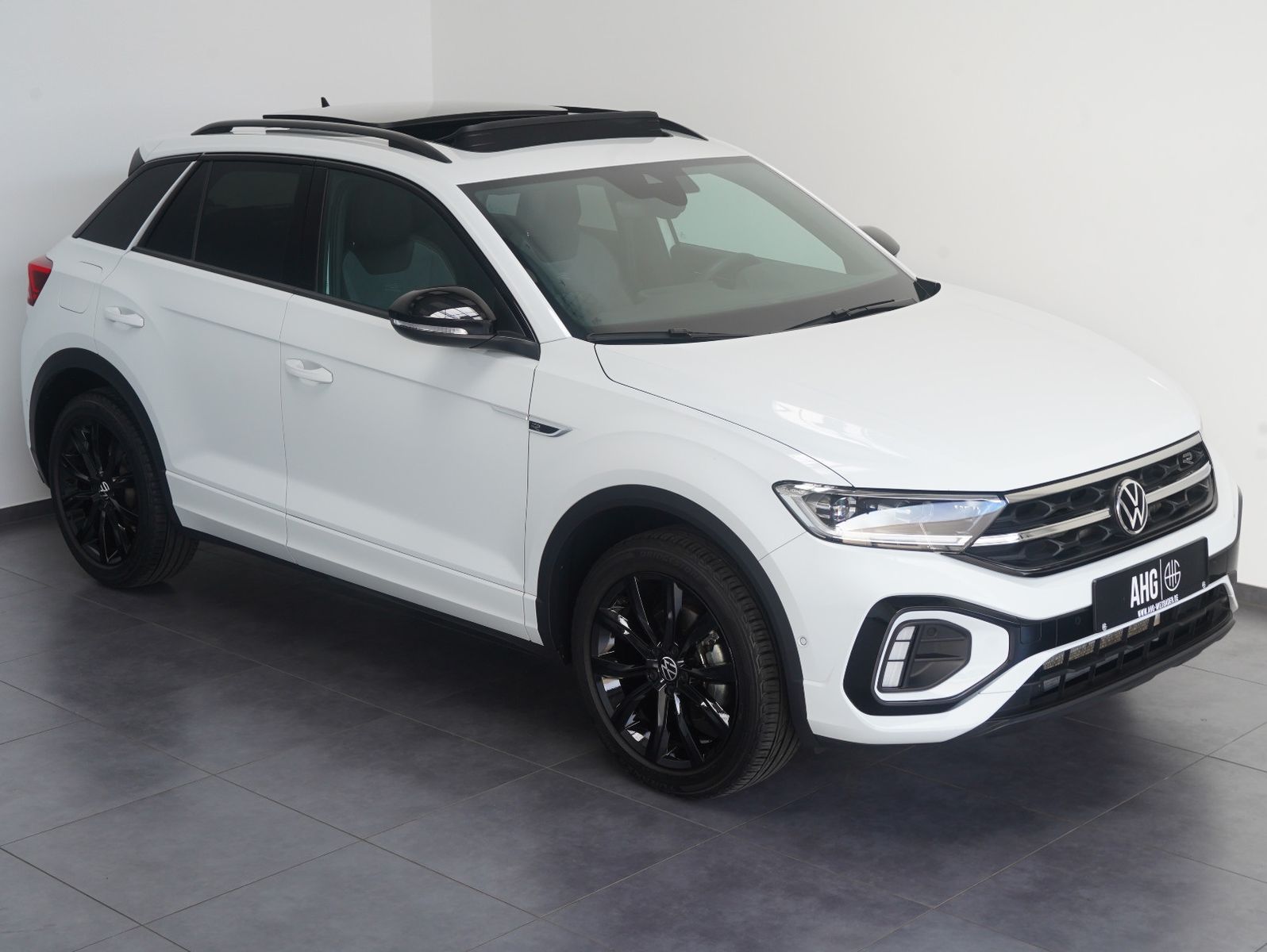 Fahrzeugabbildung Volkswagen T-Roc 1.5 TSI DSG R-Line BLACKSTYLE PANO