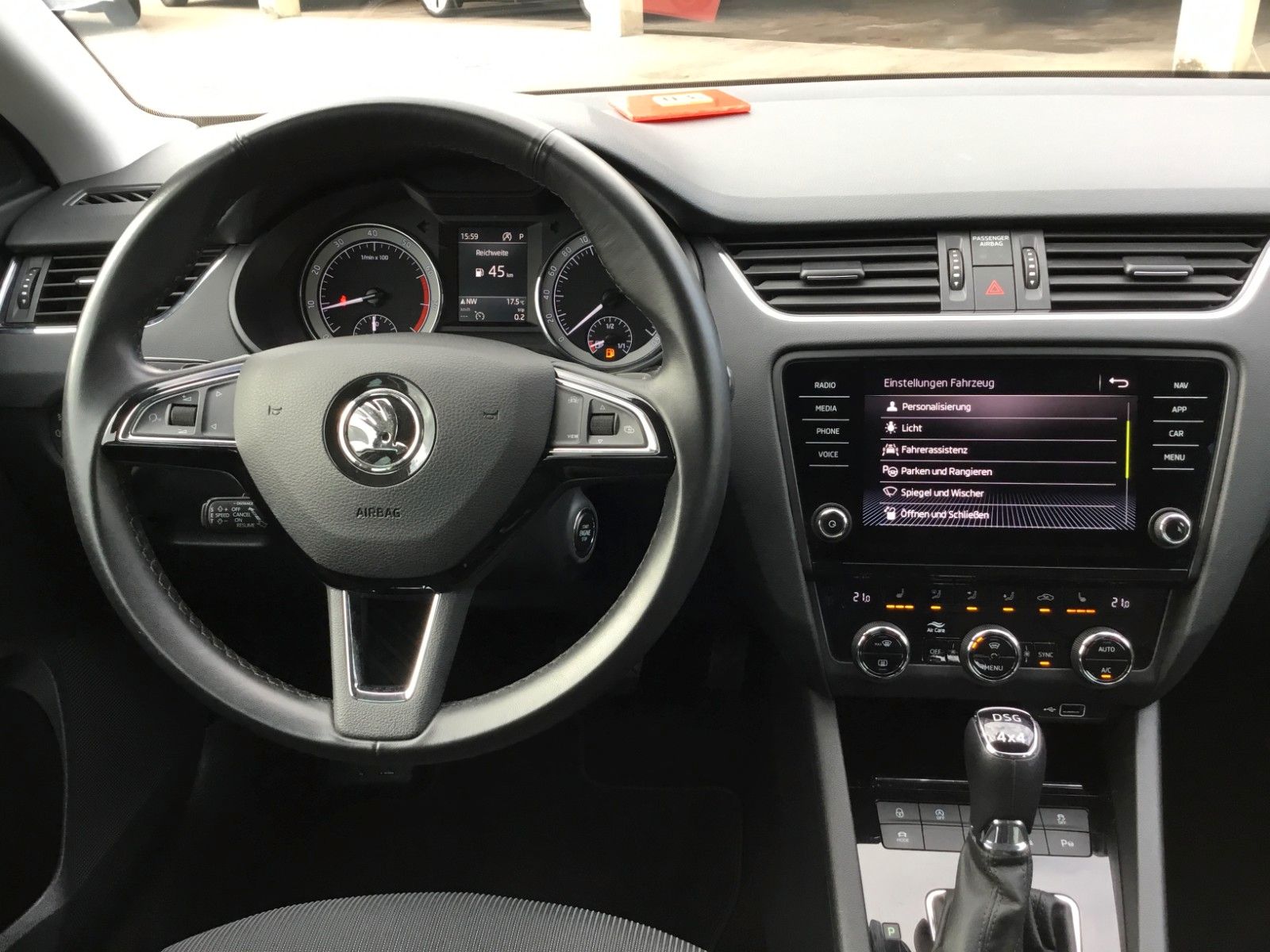 Fahrzeugabbildung SKODA Octavia 2.0 TSI DSG 4x4 Style Combi+AHK+Kamera