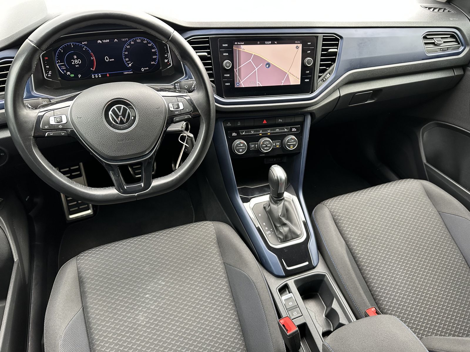 Fahrzeugabbildung Volkswagen T-Roc 2.0 TDI DSG Style NAV+ACC+KAM+VCOCK+PP+1HD