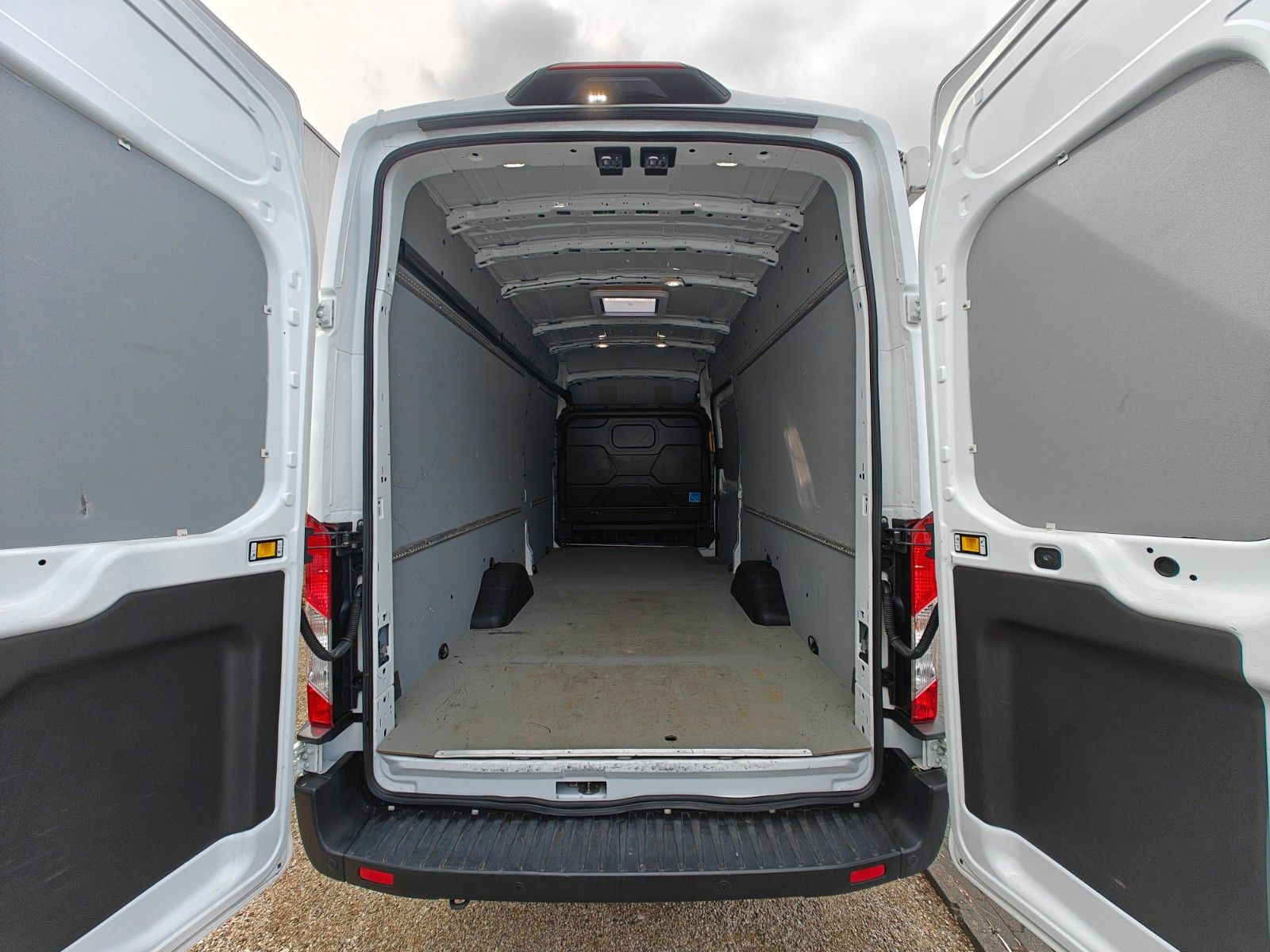 Fahrzeugabbildung Ford Transit Kasten 350EF L4 Trend, Navi, DAB, Kamera