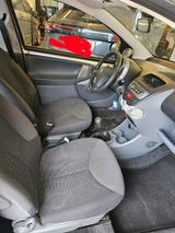 Peugeot 107 Neuer TÜV Reifen Batterie - Peugeot 107 aus 2005