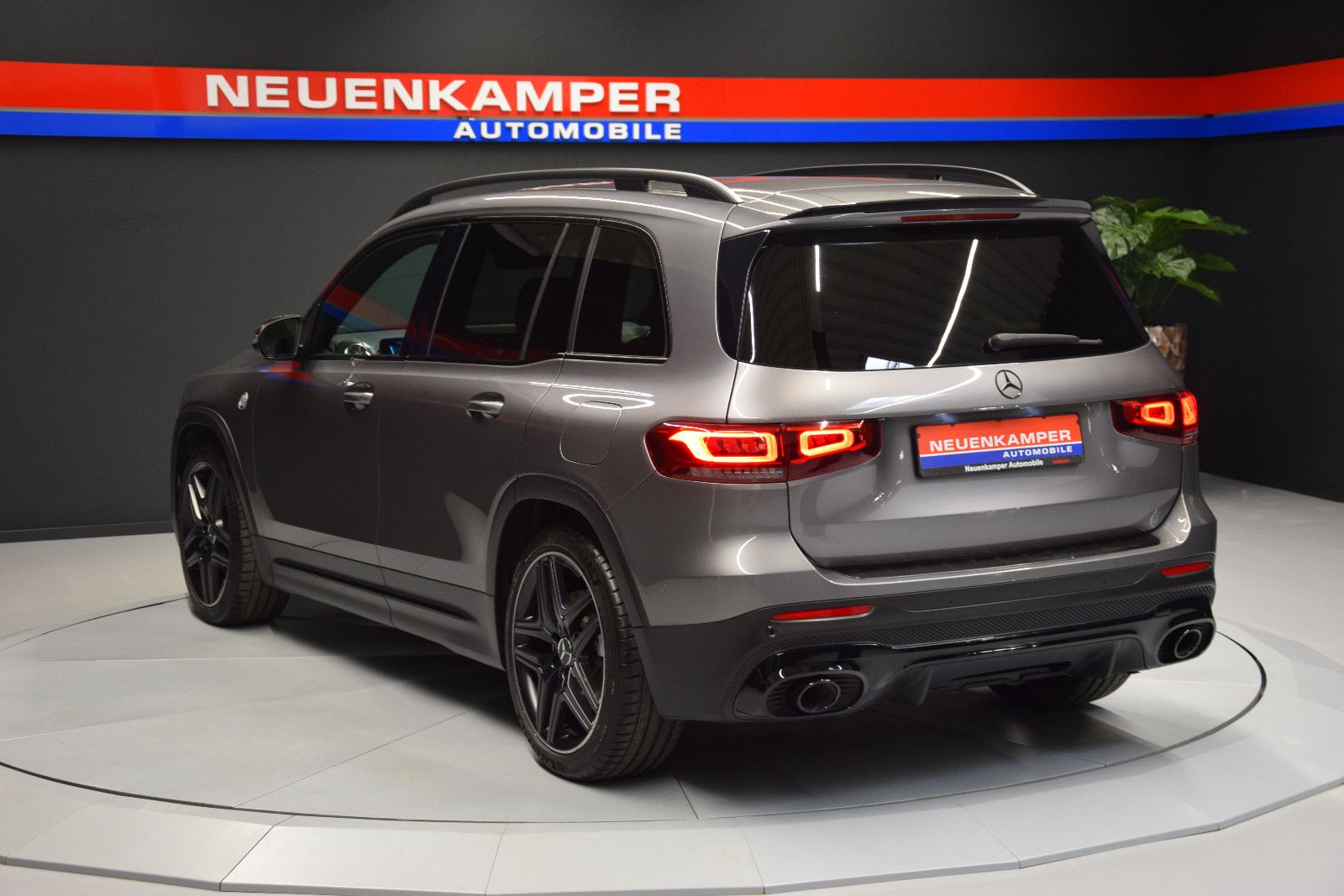 Fahrzeugabbildung Mercedes-Benz GLB 35 AMG 4Matic 360° MBUX Leder AHK Night Ambi