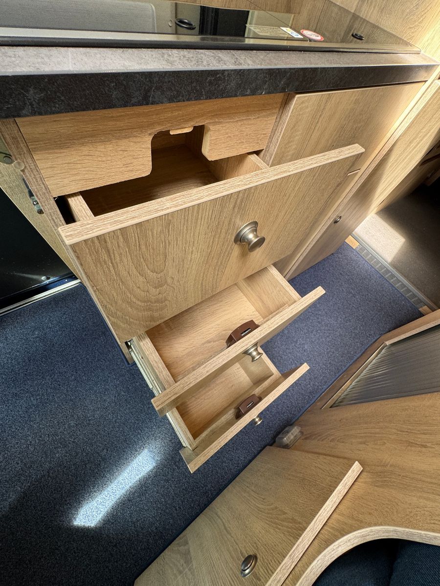 Vehicle image Pössl RUNNER 636 INDIVIDUAL ROOM CLIMATE AHK