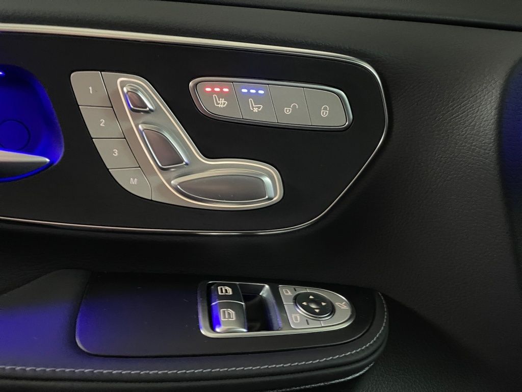 Fahrzeugabbildung Mercedes-Benz V 300 d 4M EXC/L STHZ,360°,Airmatic,Luxuss.,Pano