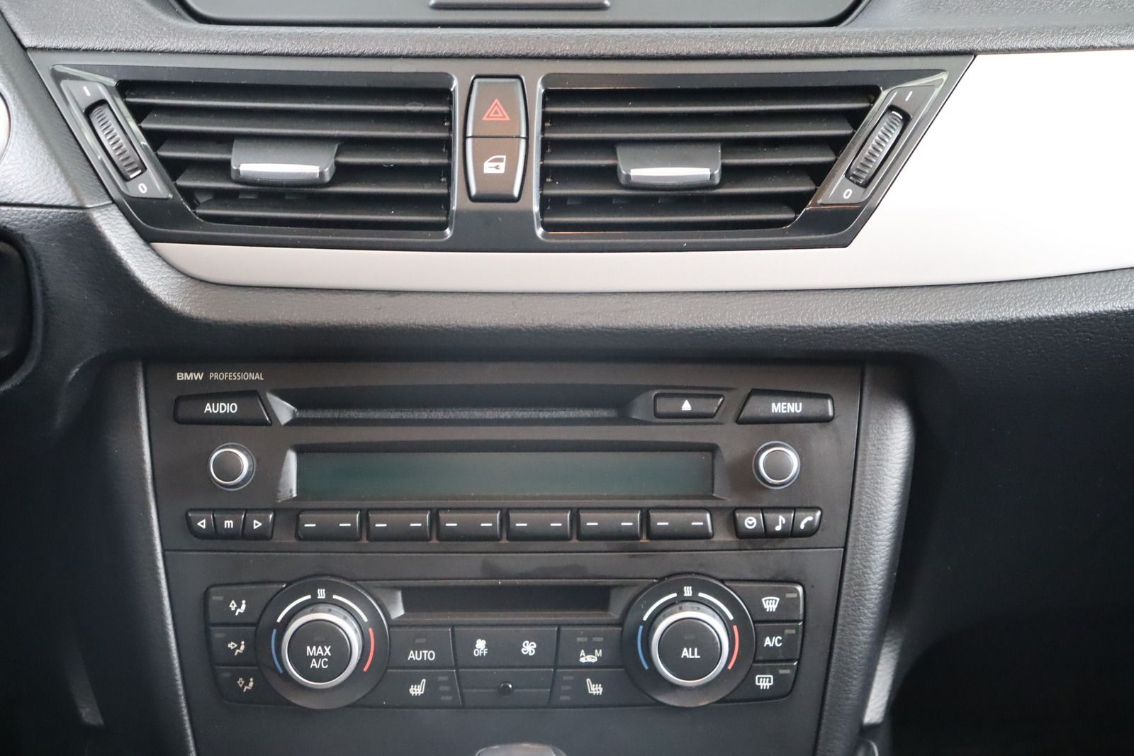 Fahrzeugabbildung BMW X1 sDrive 18i * Sitzhzg. * PDC