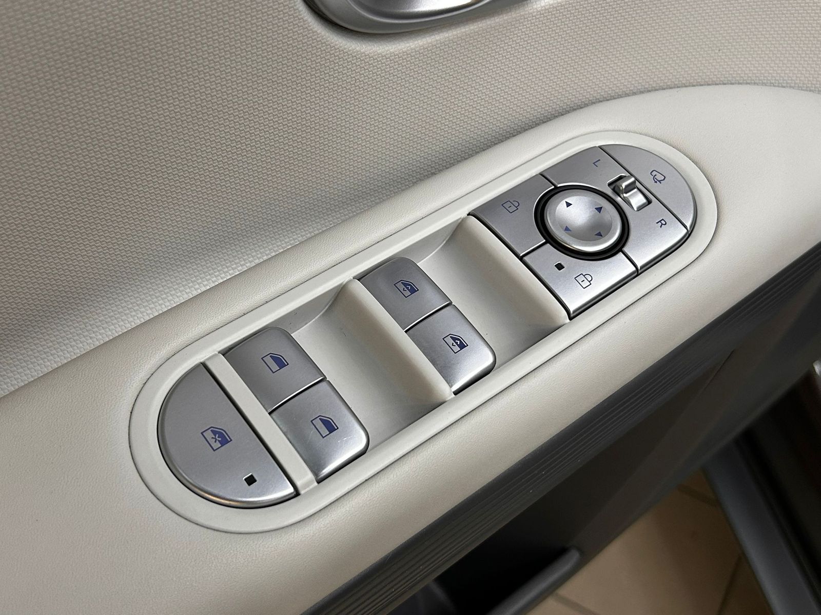 Fahrzeugabbildung Hyundai Ioniq 5 Techniq 4WD LED+NAVI+SHZ+ACC+DAB+WP+360°