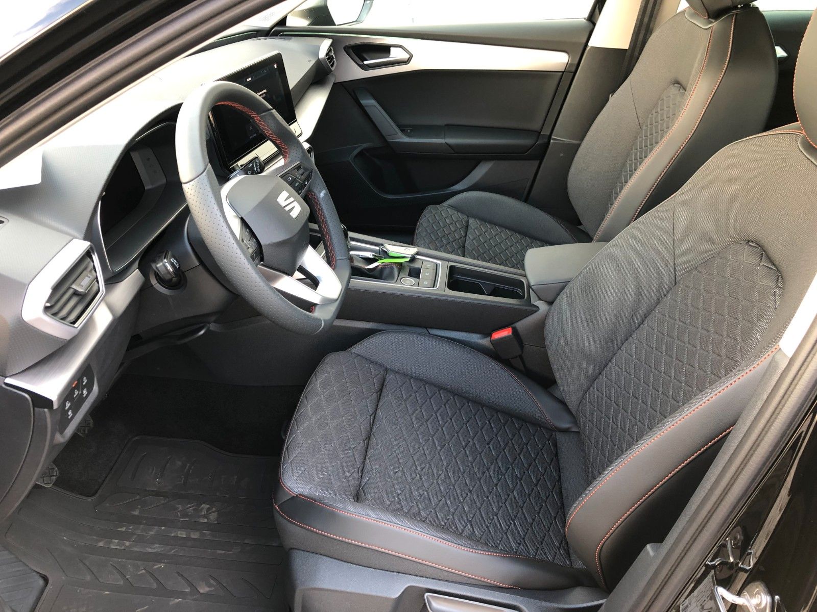 Fahrzeugabbildung SEAT Leon Sportstourer 1.5 eTSI FR *DSG *AHZV