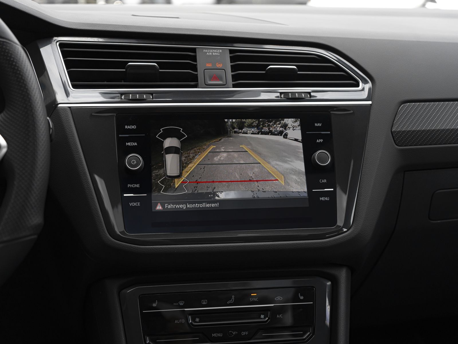 Volkswagen Tiguan R-Line 1.5 TSI LED Navi Pano AHK ParkPilo foto 20
