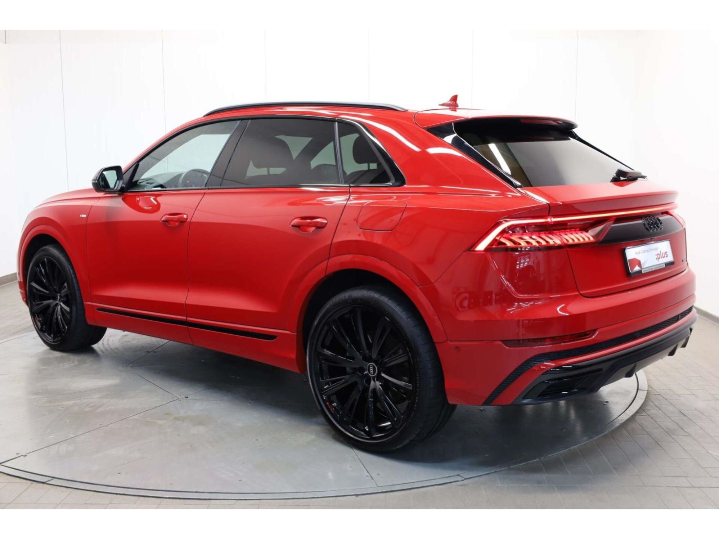 Audi Q8 55 TFSI e quattro S line foto 4