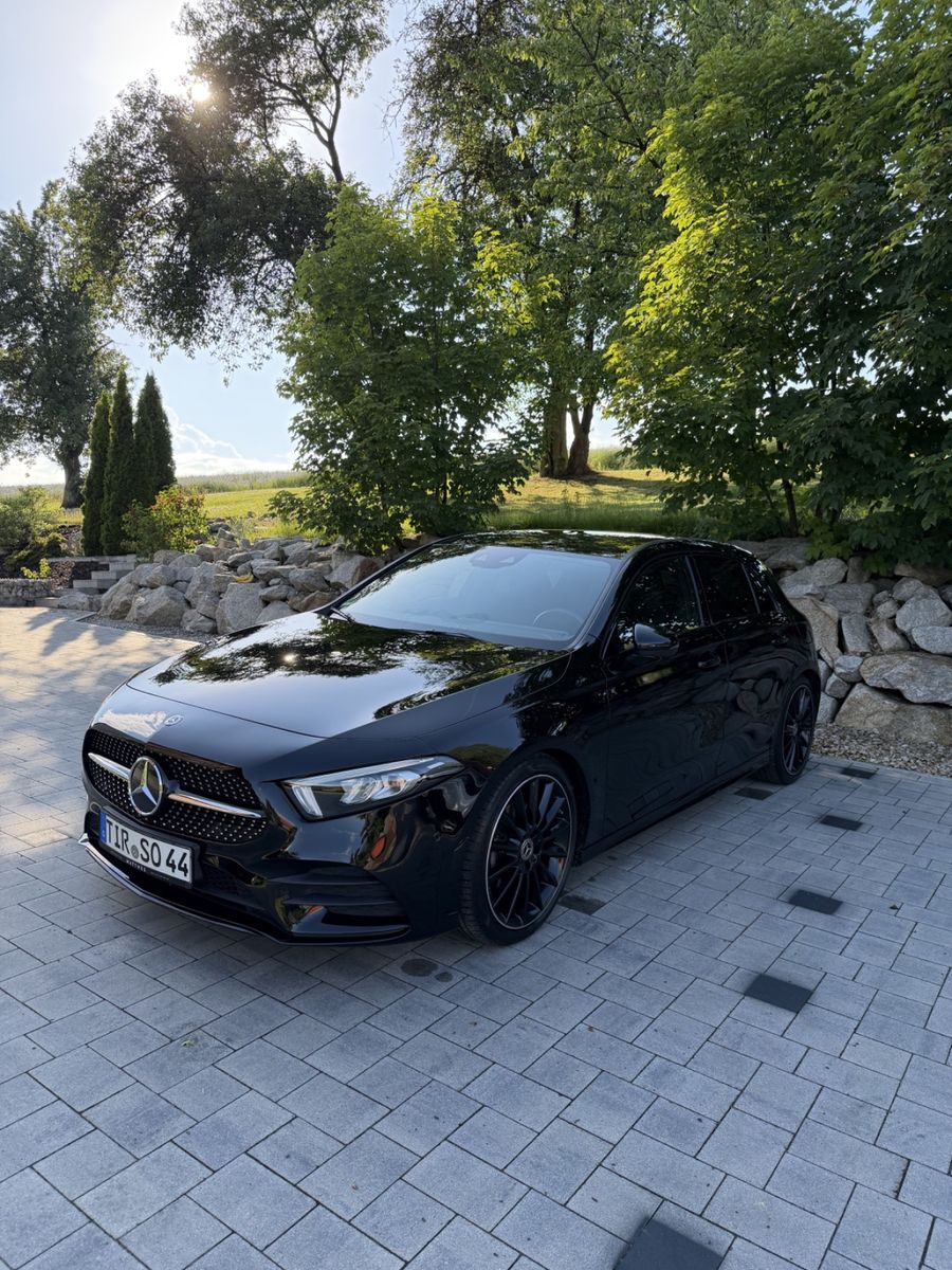 MERCEDES-BENZ A 200 - AMG MBUX AR AMBIENTE 19"