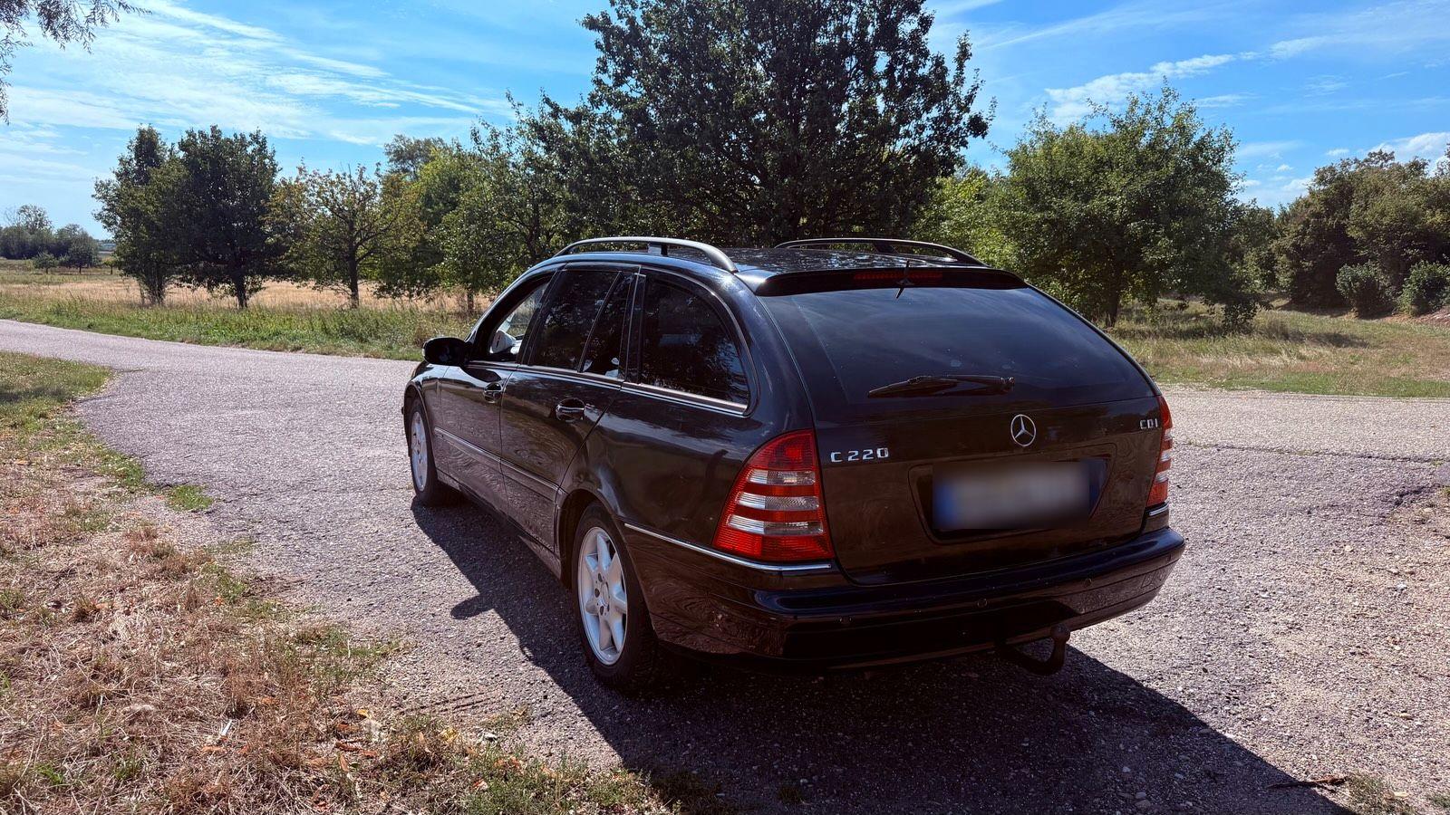 Mercedes-Benz C220 2006 — салон