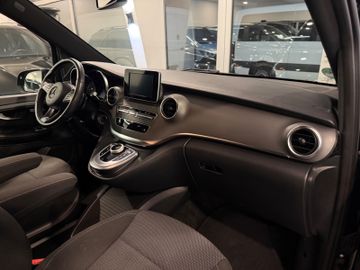 Mercedes V 220 - 12