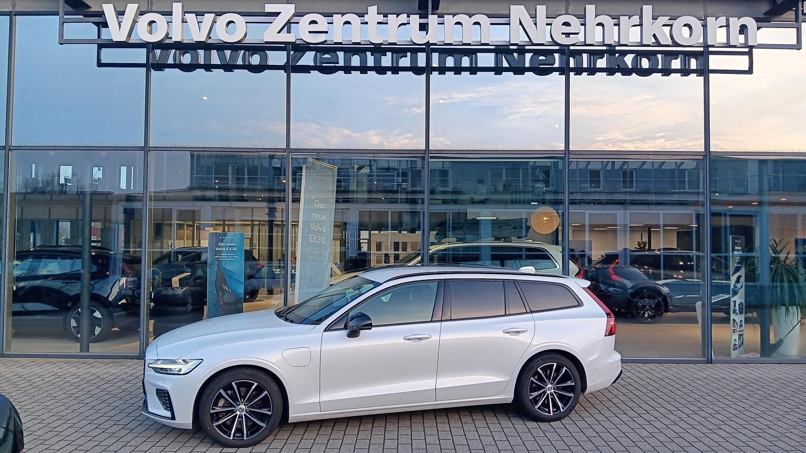 Fahrzeugabbildung Volvo V60 T6 Recharge AWD Plus Dark