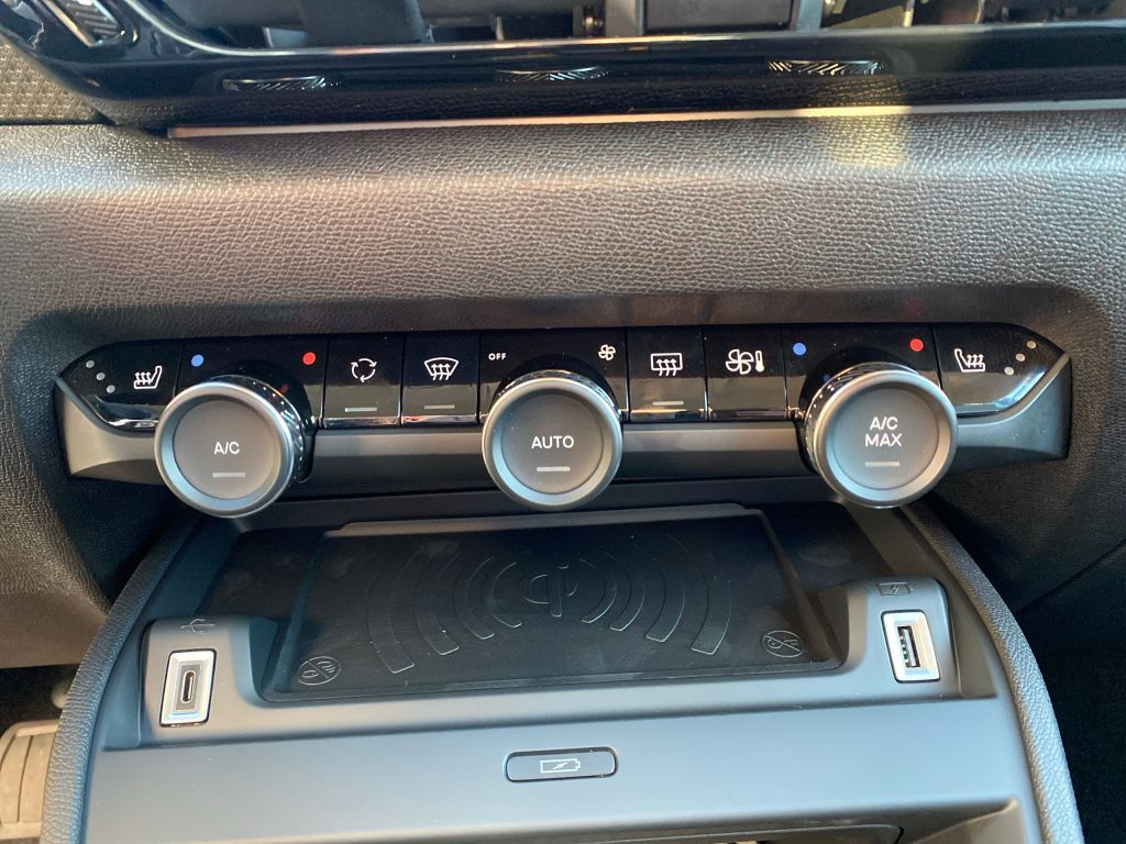 Fahrzeugabbildung Citroën C4 Hybrid 145 Automatik MAX *Winter+Techno-Pak*