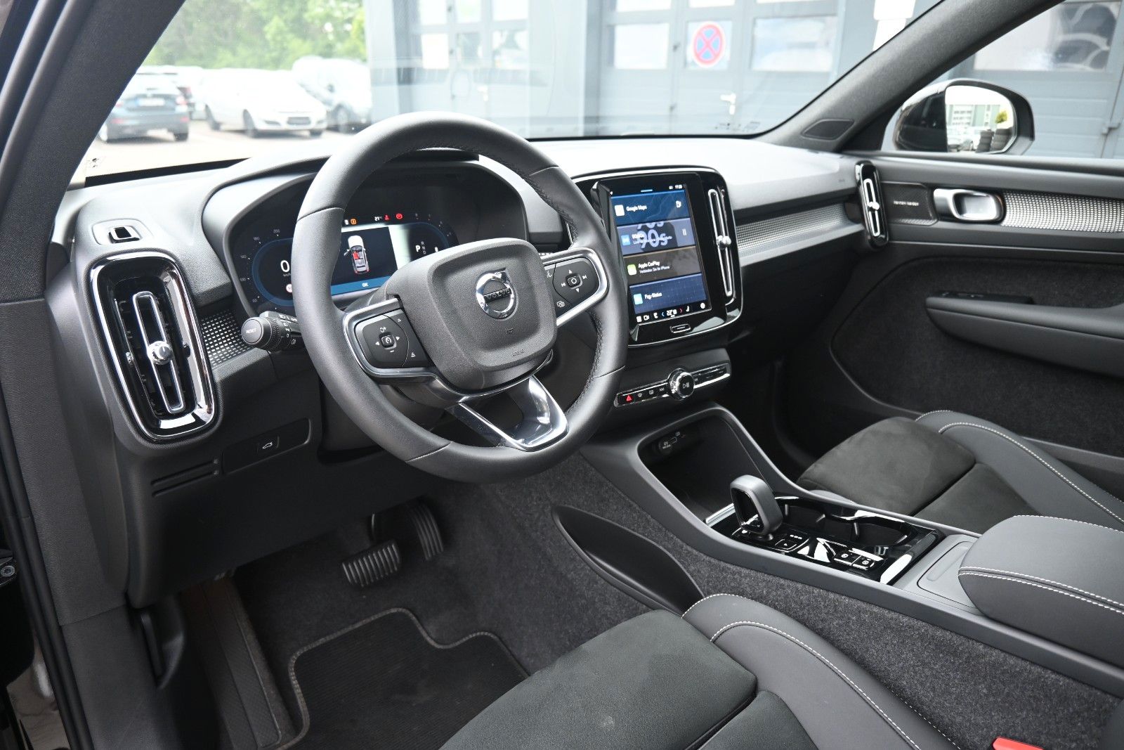 Fahrzeugabbildung Volvo XC40 B3 Plus Black Edition*LED*360*H&K*BLIS*20"