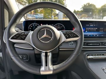 Mercedes V 220 - 5
