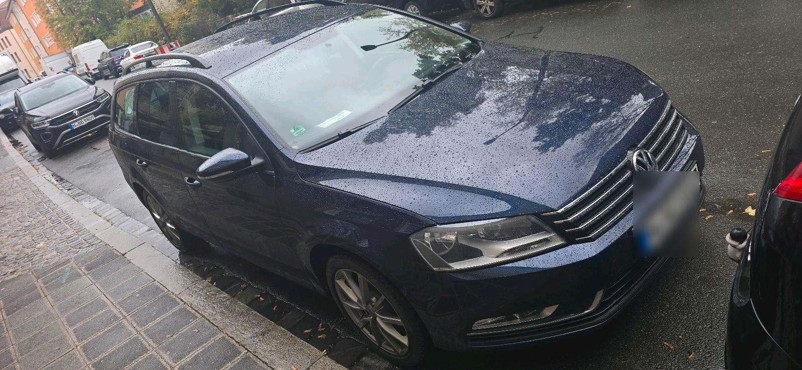Volkswagen Passat 2011 — interior