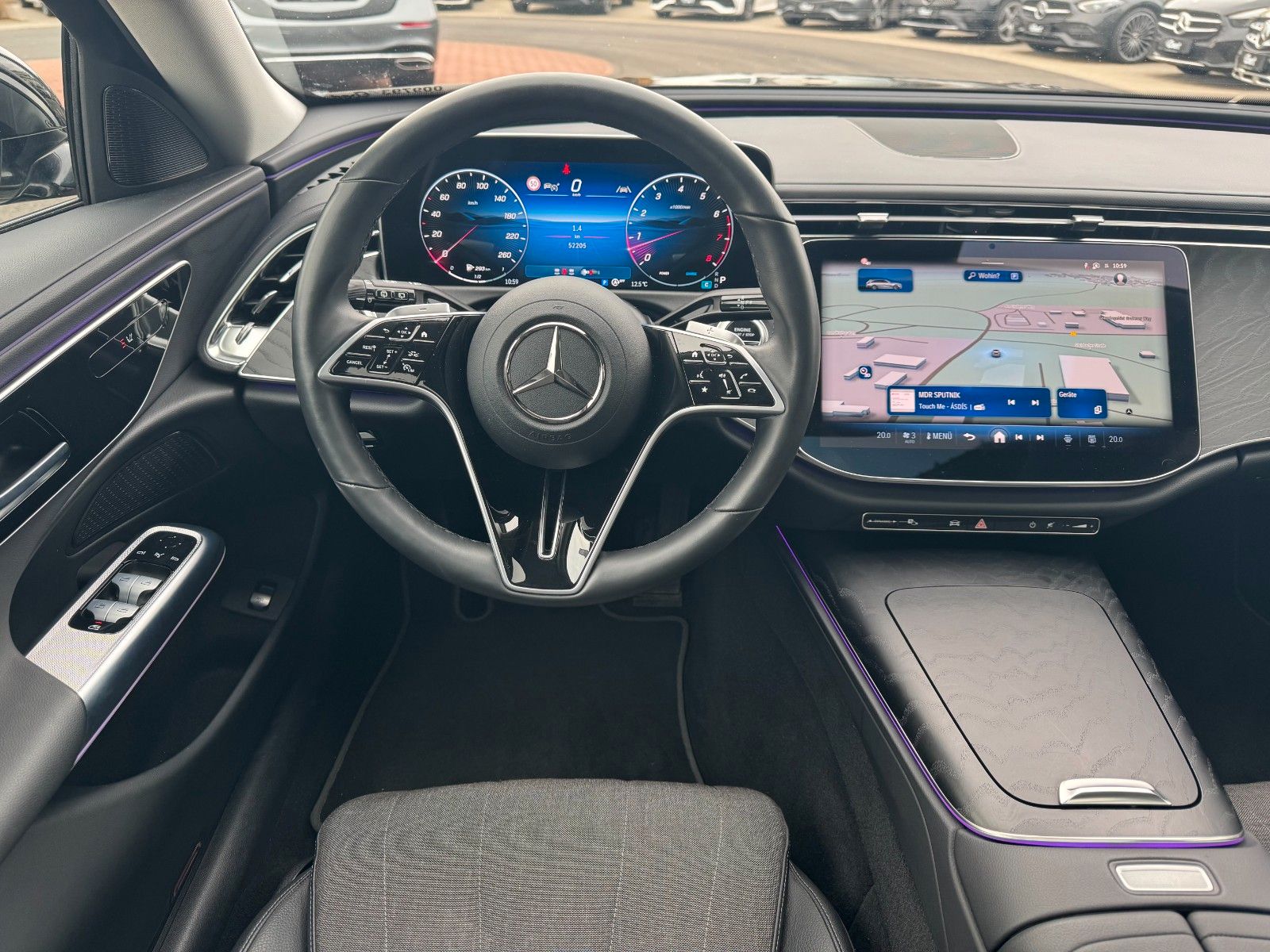 Fahrzeugabbildung Mercedes-Benz E 200 T Avantgarde Pano+AHK+R-Kamera+Keyless