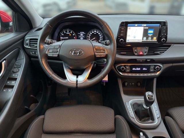 Fahrzeugabbildung Hyundai i30 Fastback 1.4 T-GDI Navi Carplay Panodach PDC