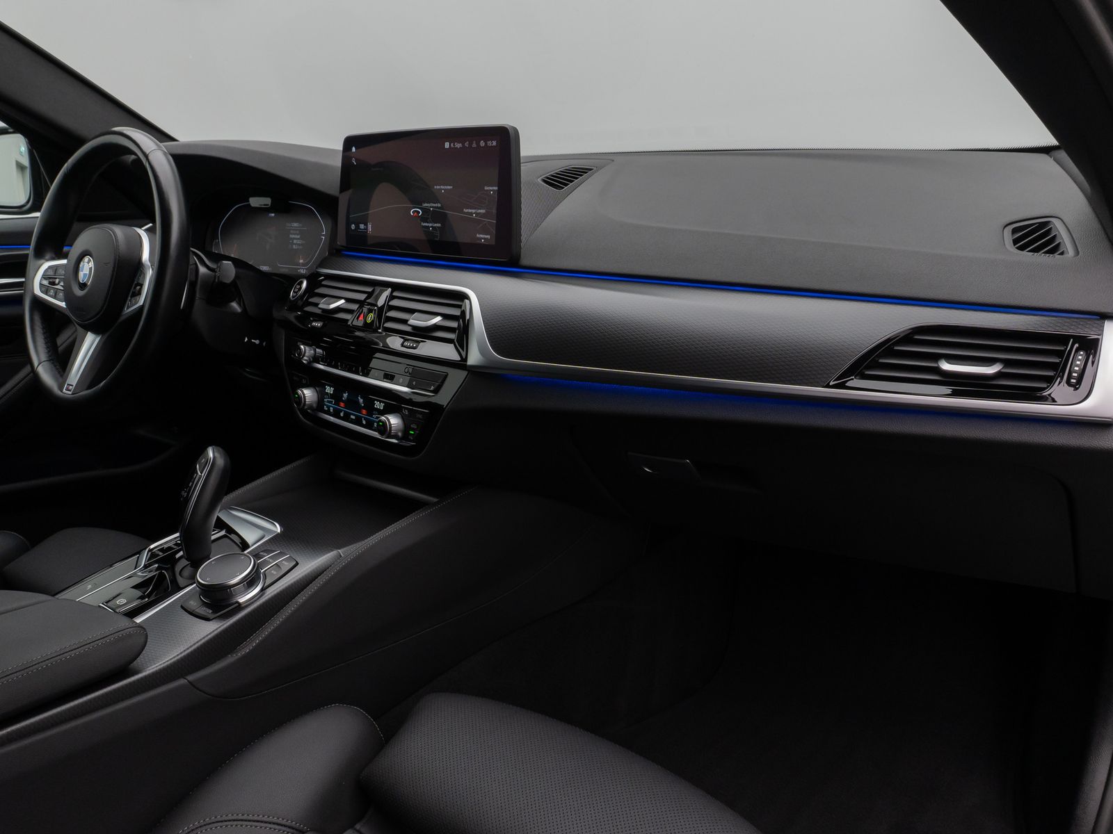 Fahrzeugabbildung BMW 530d xD M Sport Laser Kamera HUD DAB HiFi Komfor