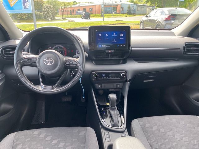 Yaris 1.5 Hybrid Style PDC SHZ KAMERA ACC LED