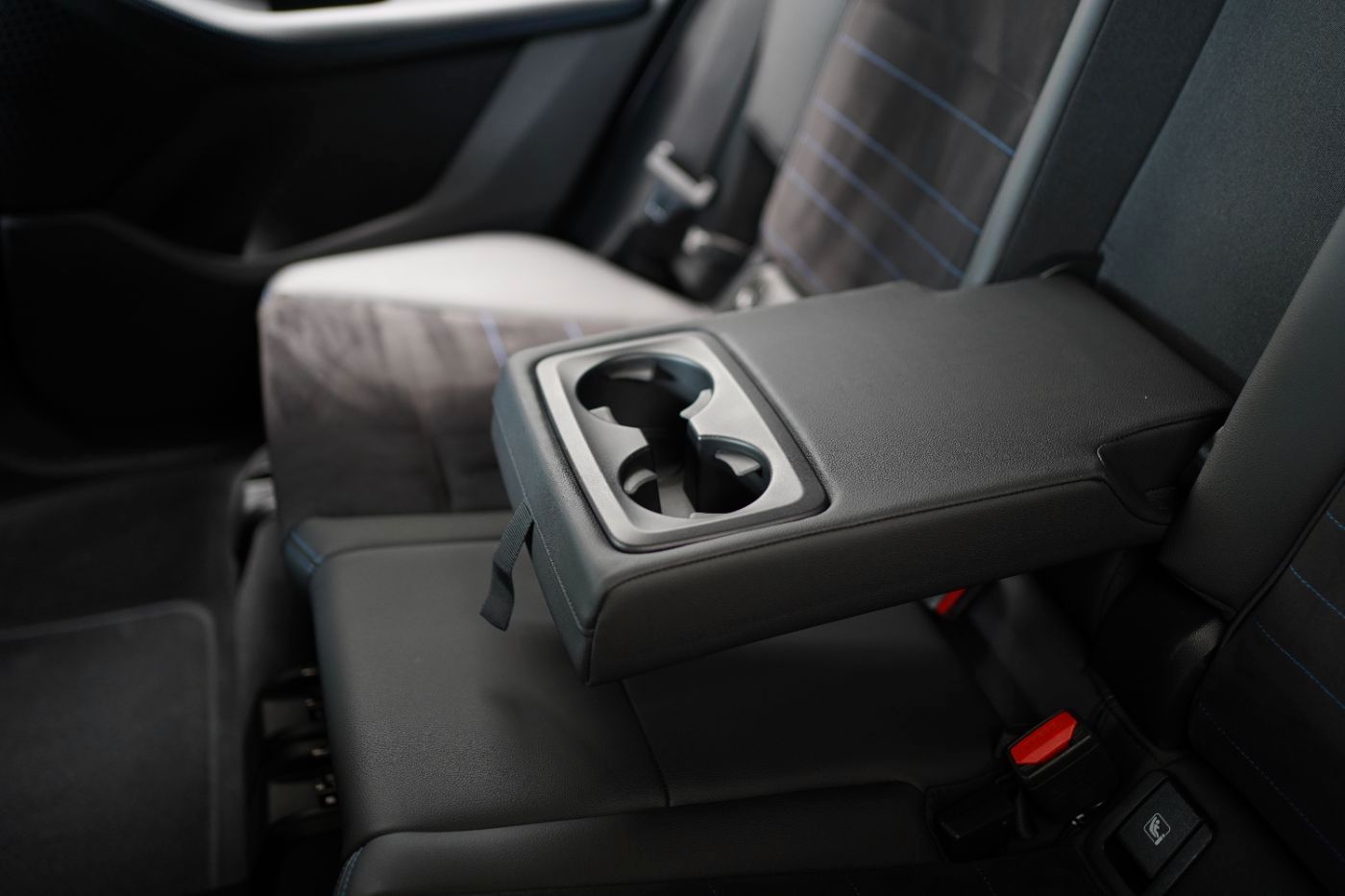 Fahrzeugabbildung BMW 218i Active Tourer M Sport +HeadUp+LED+Glasdach+