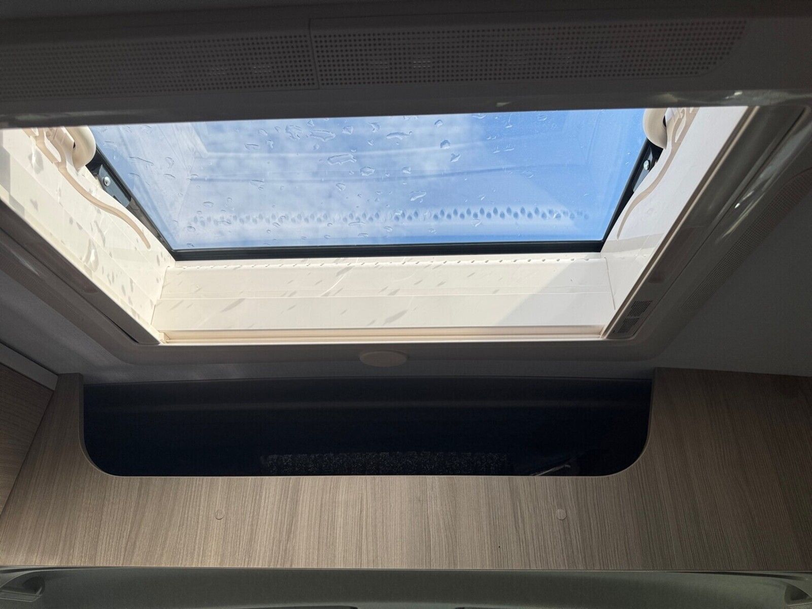 Fahrzeugabbildung Forster Livin Up FV599EBL Solar,Markise,RK